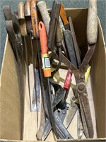 Took Lot: Garden tools, Sheers, and hand saws