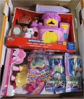 LITTLE PONY AND DOLL HOUSES