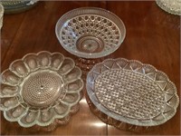 2 glass platters and 1 glass bowl