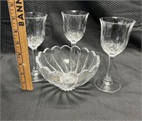 6 Crystal Glasses and Serving Bowl