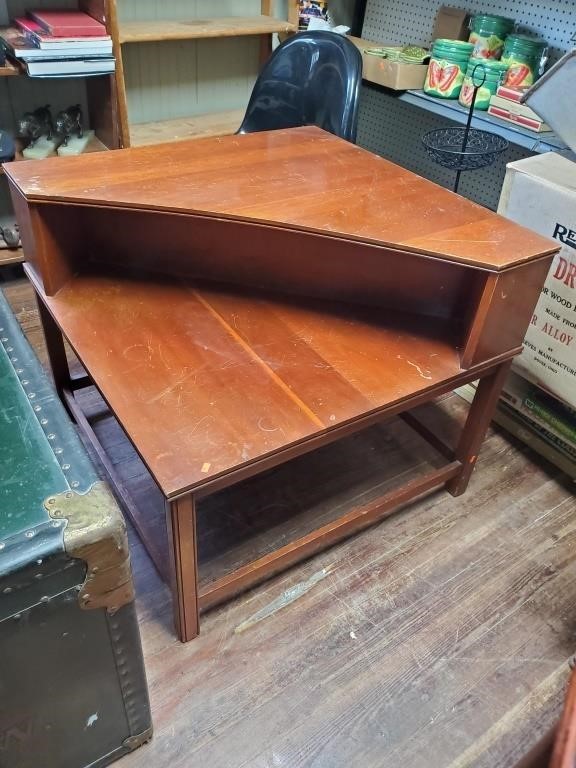 Lg. Corner End Table-27t x 32w x 32d