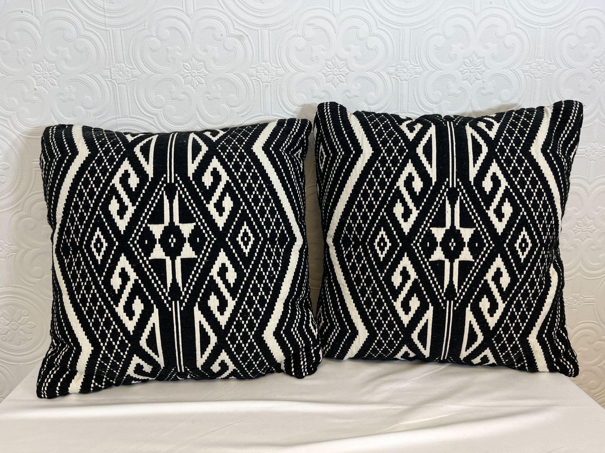 Set of 2 Geometric Print Pillows