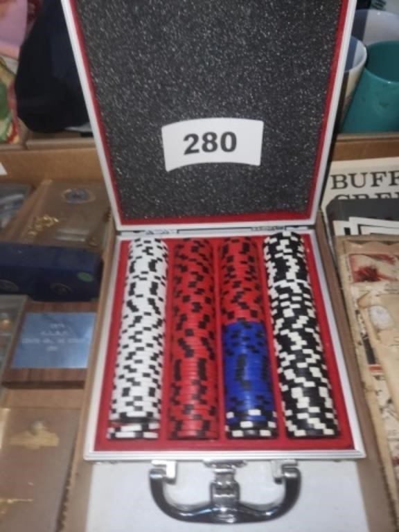 POKER CHIP SET IN CARRY CASE
