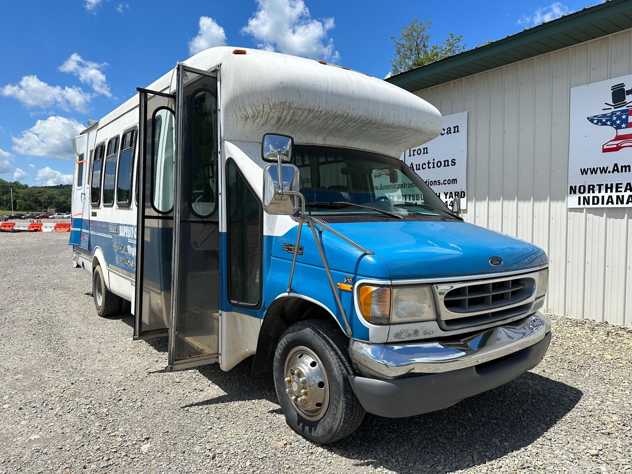 2000 Ford SW Bus - Titled-NO RESERVE