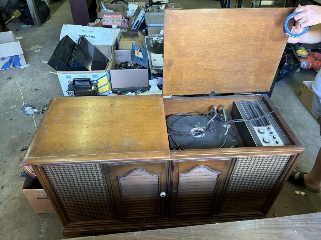 stereo cabinet motorola record player & radio