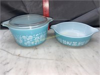 Pyrex amish butterprint dishes with one lid