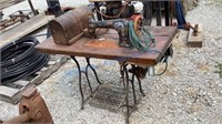 ANTIQUE SINGER SEWING MACHINE WITH STAND