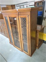 BROYHILL 2 Section China Hutch / Cabinet
