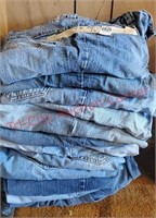12 pair of size 12 woman's jeansv& capris.