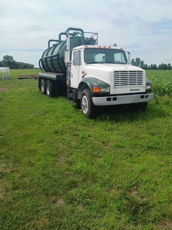 1991 INTERNATIONAL VAC  TANK TRUCK