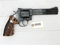LIKE NEW Smith & Wesson model 586 357Mag revolver,