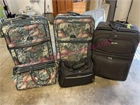 Lot: Suitcases