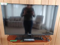 Samsung 32" TV With Remote