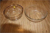 2 GLASS MIXING BOWLS 10" AND 11"