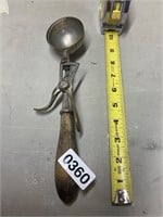 Vintage Wooden handle ice cream scoop - Dover