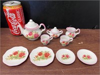 VTG miniature tea set, made in Taiwan