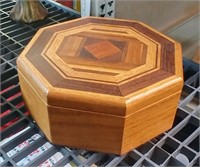 INLAID HANDMADE WOODEN LINED BOX 9IN DIAMETER