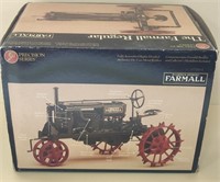 Precision the Farmall Regular Tractor - Mint