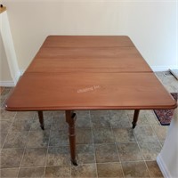Drop Leaf table, beautiful condition