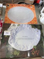 PAIR OF LARGE PLATTERS IN BOX