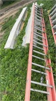 22 FOOT FIBERGLASS EXTENSION LADDER