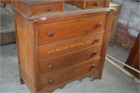 Early 19th century chest of drawers. Dimensions: 4