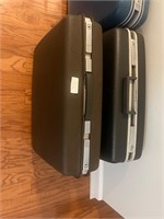 PAIR OF HARD SHELL SUITCASES