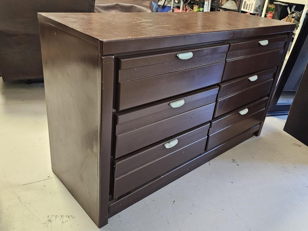 6 Drawer Dresser 
52×30×17.75"