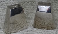 SALT & PEPPER SHAKER (D)