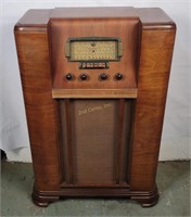 1940's Truetone Panamerican Radio D-1143