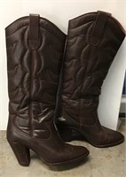 CHAPS LADIES BROWN BOOTS SIZE 6.5