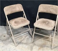 2 Matching Cushioned Folding Chairs M9C
