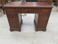 ANTIQUE MAHOGANY KNEEHOLE DESK 30.5"T X 22"W X 44"