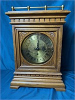Wooden Table Top / Mantle Vintage Clock