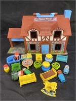VTG Fisher-Price Tudor Play House