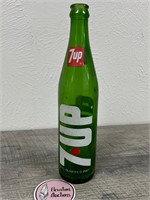 Vintage 1970s green 7-Up glass bottle