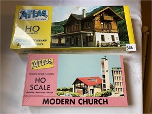 OLD TIME STATION AND OTHER HO SCALE MODELS
