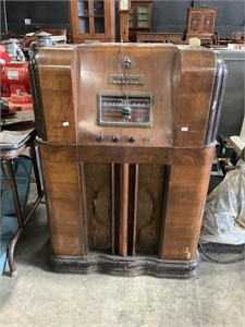 1930s Antique Sparton Radio.
