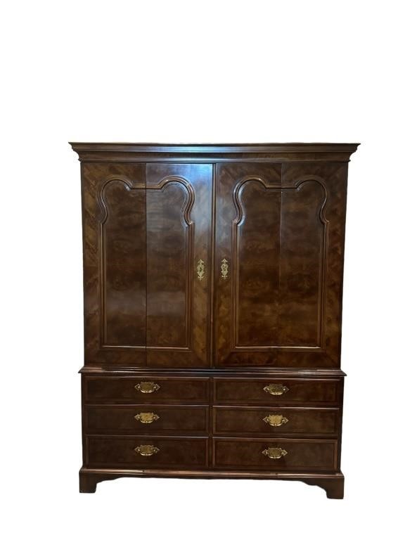 A Henredon, Aston Court Wardrobe Dresser 82.5H x