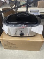 Cooks essential roaster oven (new )