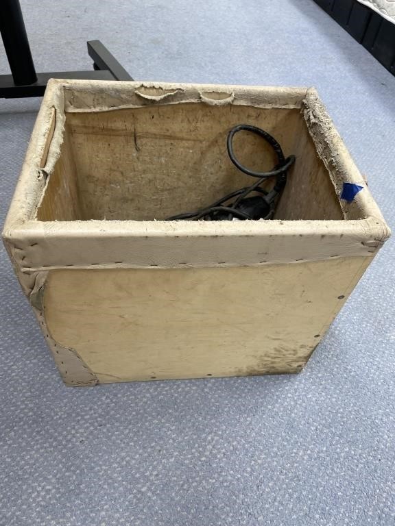 Wooden Box w/Elec Clippers