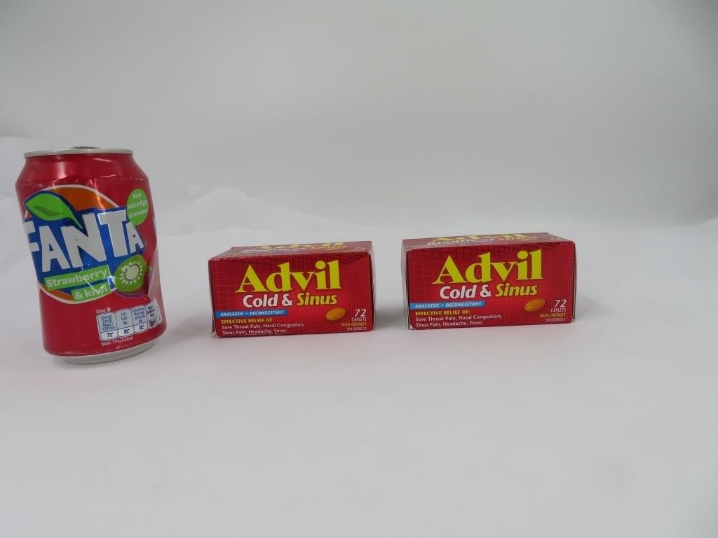 2 boites de comprimés Advil