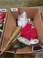 BOX VARIOUS CHRISTMAS DECOR ITEMS
