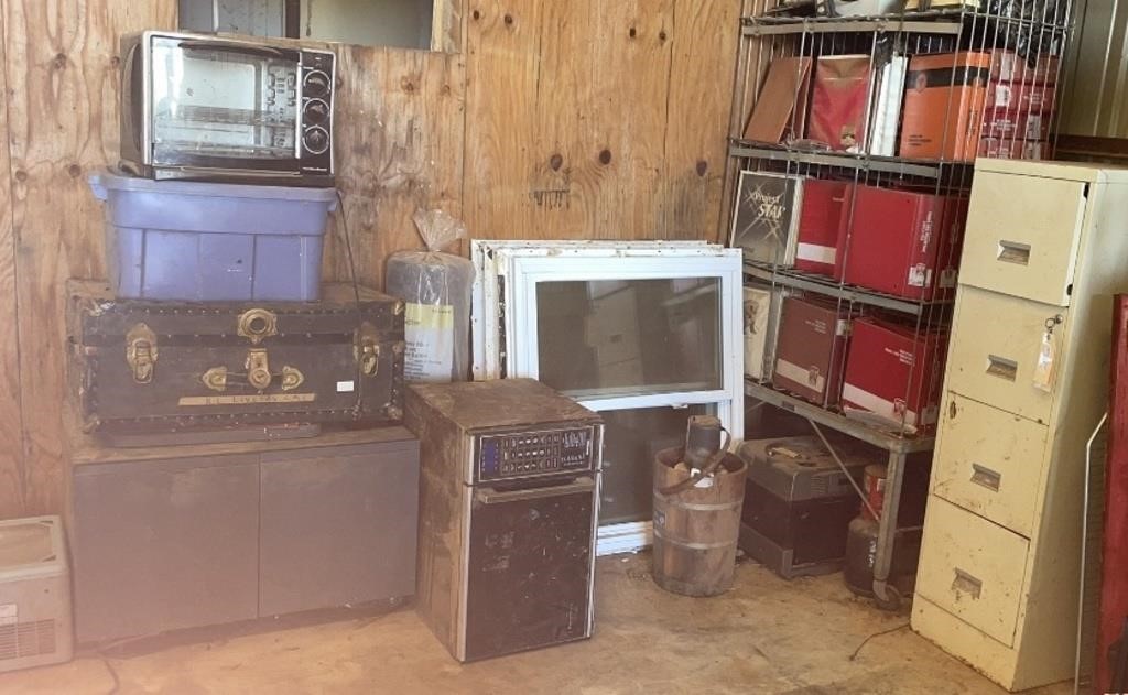 Metal Filing cabinet, Windows, Trunk, Metal