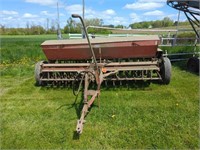 ALLIS CHALMERS ALL-CROP 15 HOLE DRILL W/SEEDER BOX