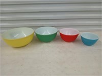 4 Pc Pyrex bowl set
