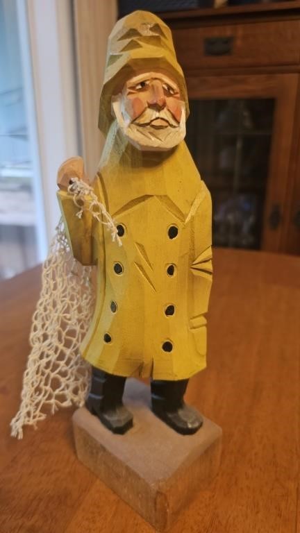 Vintage hand carved fisherman holding net 10.5"