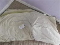 Warm comforter/spread, cream/soft green