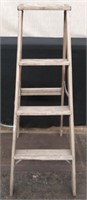 4' Wooden Ladder
