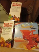 2 fruit ripeners and food grinder new in boxes